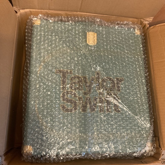 Taylor Swift Other - Taylor Swift Record Holder